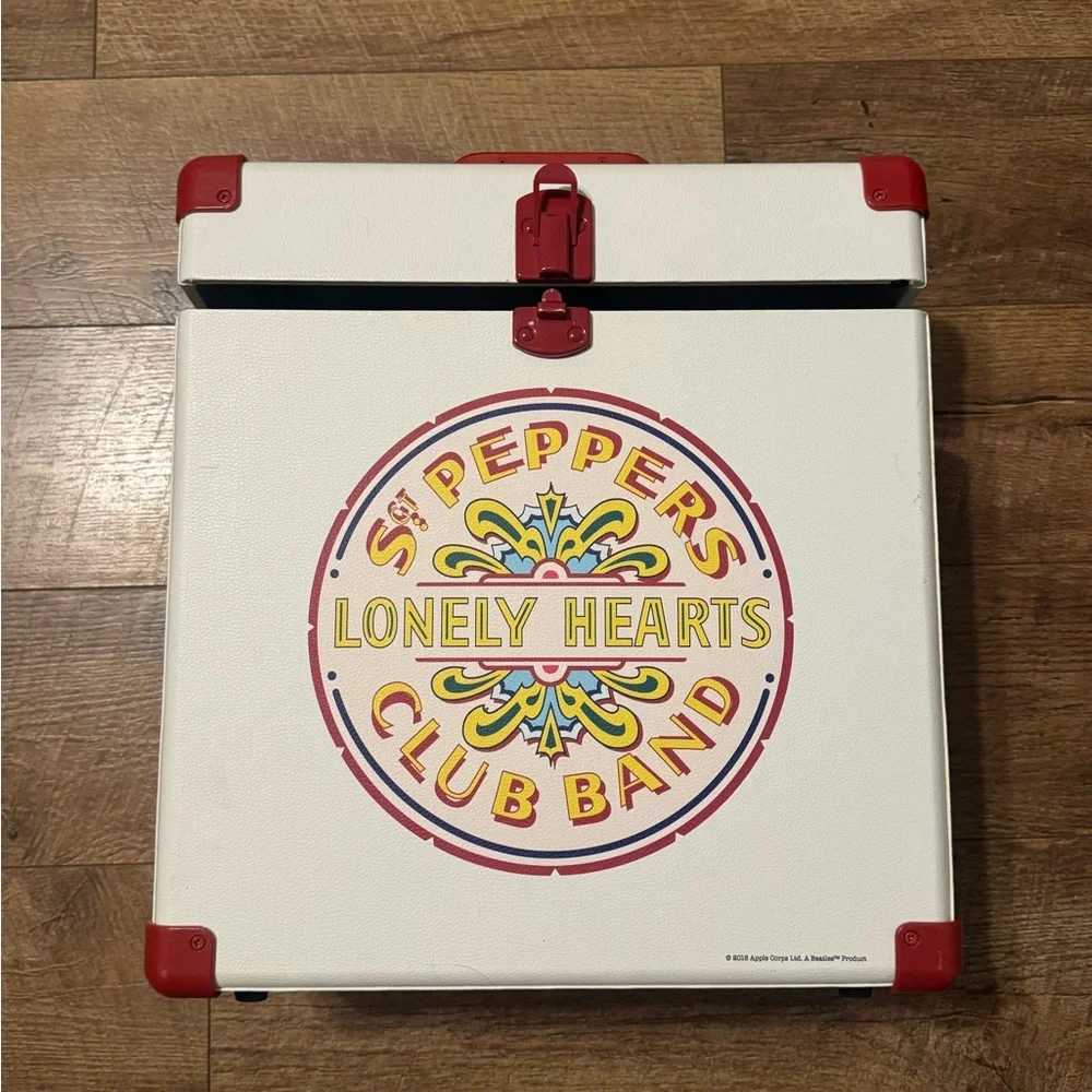 The Beatles White and Red Sgt. Peppers Vinyl Carry Case - Picture 1 of 5